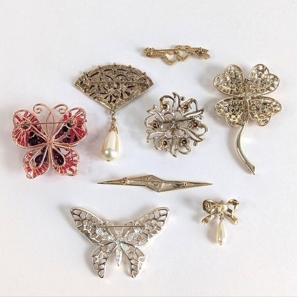 8pc Vintage Brooch Collection - Sarah Coventry, JJ Jonette & Unsigned Pieces - Picture 3 of 17